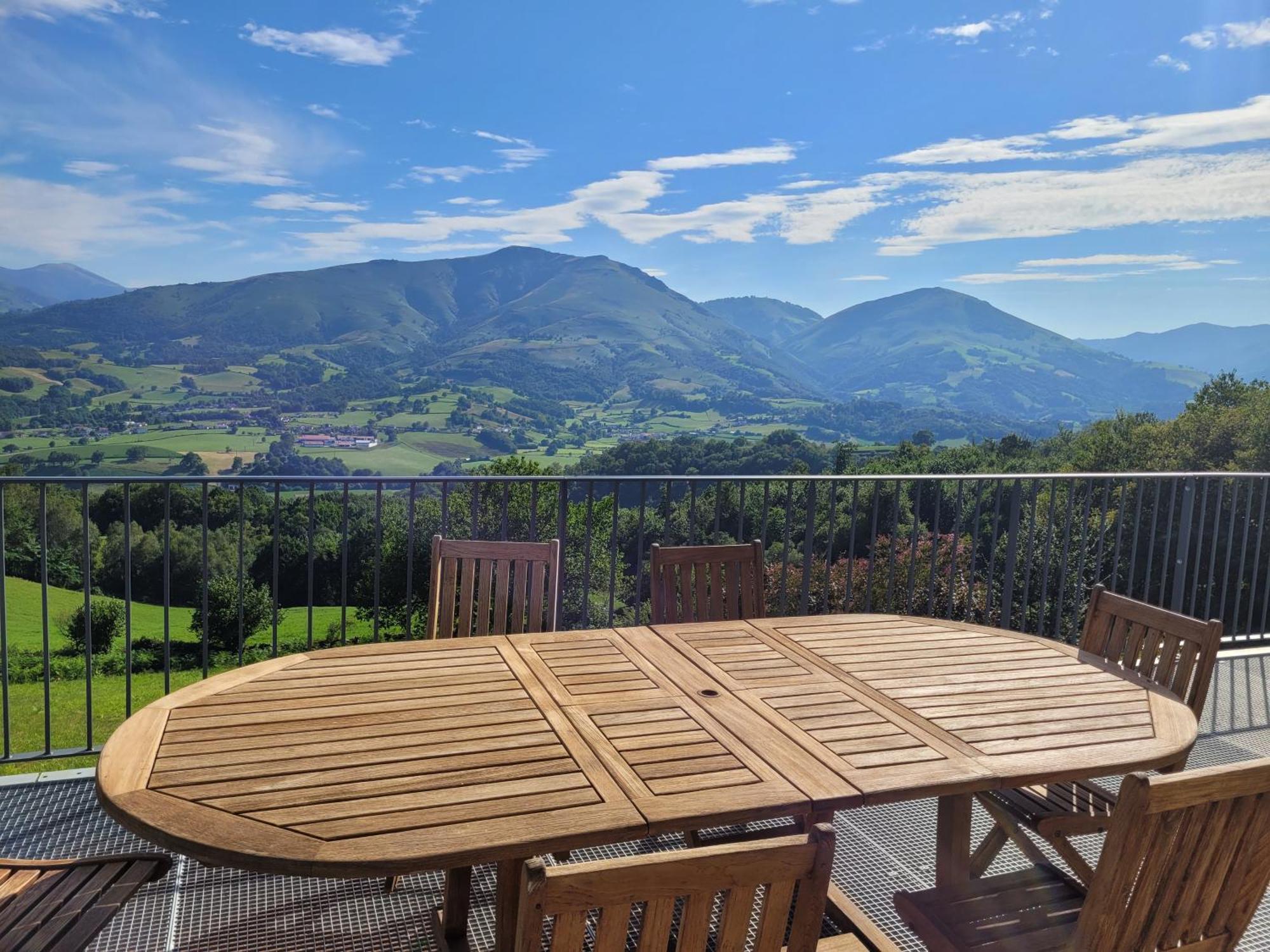 Maison Au Pays Basque, Calme Avec Vue Imprenable Sur Montagnes Irouleguy Exterior photo